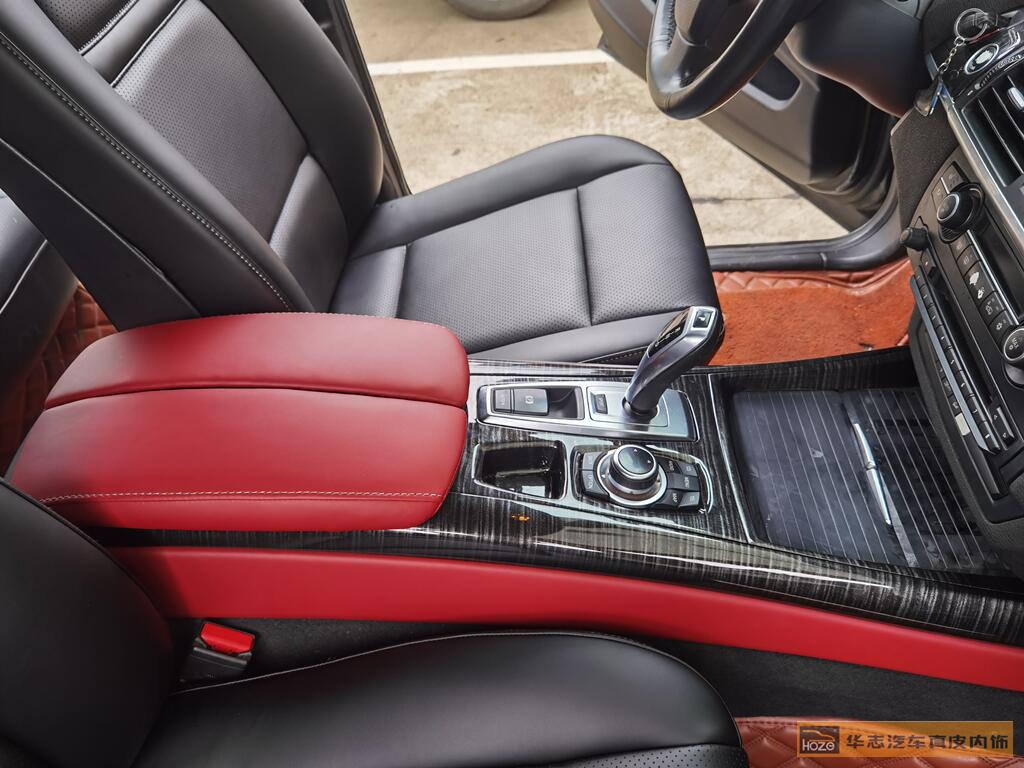 宝马X5黑配波尔多红内饰